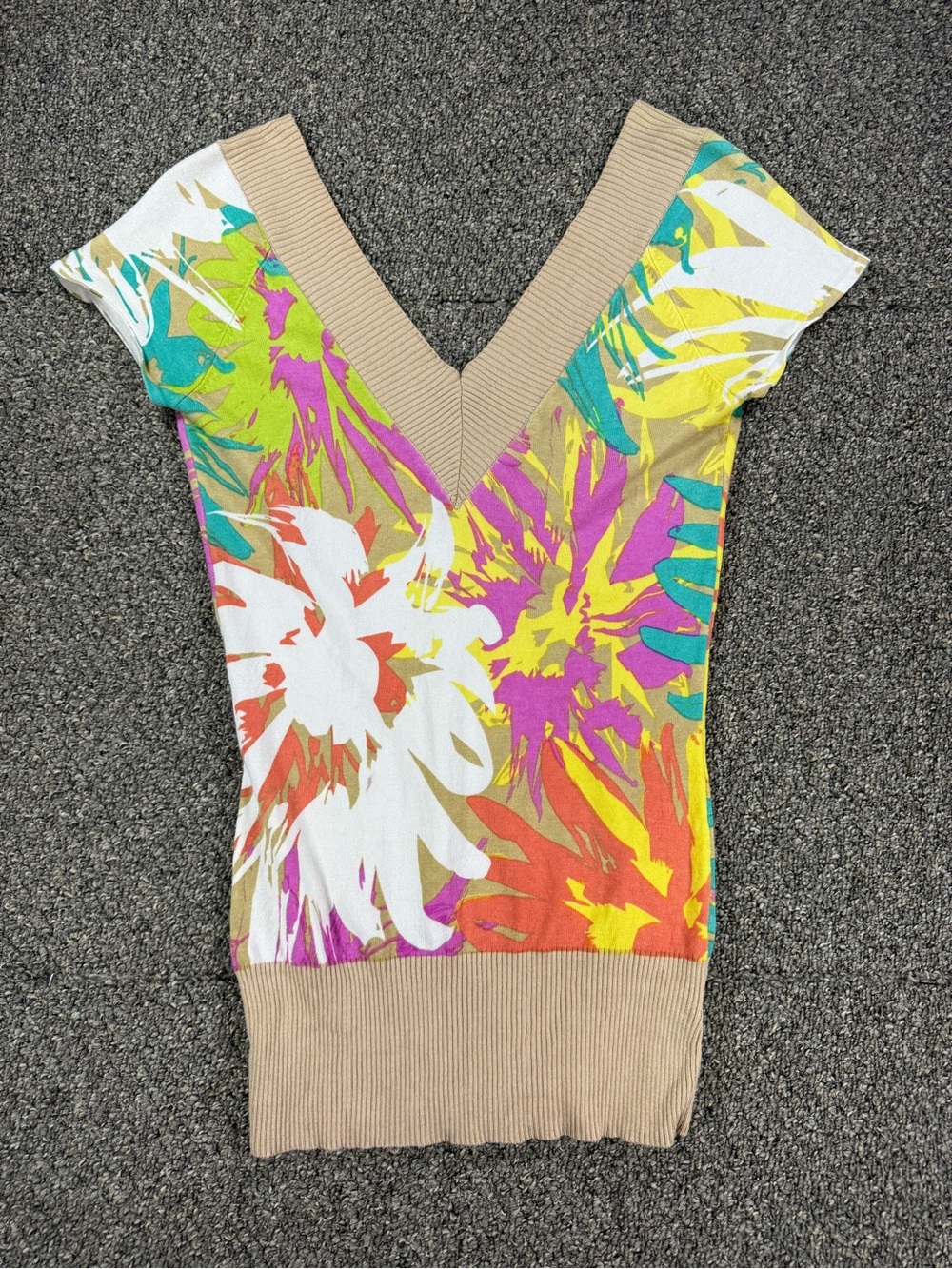 Cache Multicolor Floral V‑Neck Knit Top with Beige Trim